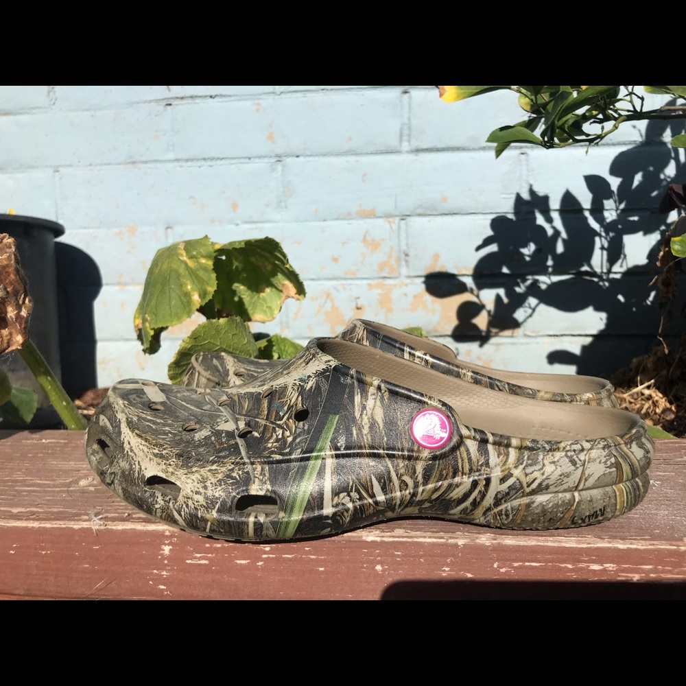 CAMO CROCS